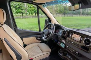 LISTO PARA ENVIAR, VEHÍCULO CON VOLANTE A LA DERECHA/IZQUIERDA, MERCEDES-BENZ SPRINTER 3500XD 2025, CONVERSIÓN A FURGONETA DE LUJO, MOTOR TURBODIÉSEL - Product Image 2