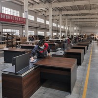 Poste de travail modulaire industriel contemporain moderne en panneaux mélaminés, bureau 4 personnes avec armoire de rangement pour entreprises et commerces