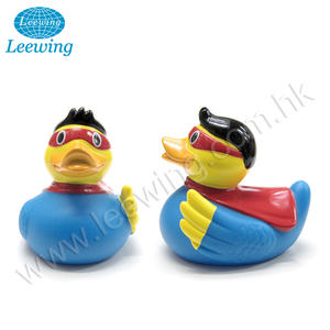 Cadeau promotionnel pour fête d'anniversaire : Super Héroïne, la femme canard baignante - Product Image 2