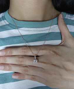 Pendentif en diamant de Moissanite de 1,20 carats Pendentif halo solitaire en argent sterling 925 avec chaîne - Product Image 5