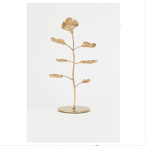 Elegante soporte clásico de joyería al por mayor diseño de flores decorativas soporte de anillo de oreja contenedor de moda para exhibir joyas - Product Image 1