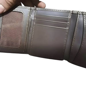 Portefeuille en cuir de qualité supérieure à trois volets pour homme, pour un usage quotidien, avec emplacement pour cartes et fenêtre d'identité, style élégant, compact, minimaliste, durable, cadeau - Product Image 4