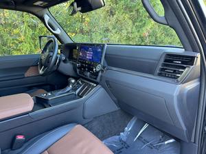 Lexus GX 550 Premium 2024, Motor V6 DOHC de 3.4L y 24V con Doble Turbo, Gasolina, Automático, SUV/Crossover - Product Image 4