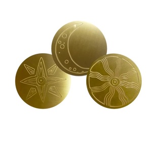 แผ่นรองแก้วโลหะดีไซน์วินเทจ งานฝีมือ สวยหรู สำหรับปกป้องโต๊ะกาแฟ เคาน์เตอร์ครัว และพื้นผิวบาร์ - Product Image 6