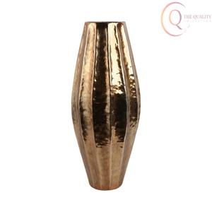 Elegante Florero Decorativo de Metal Hecho a Mano con Forma Contemporánea para Mesas Centrales y Áreas de Exhibición - Product Image 6
