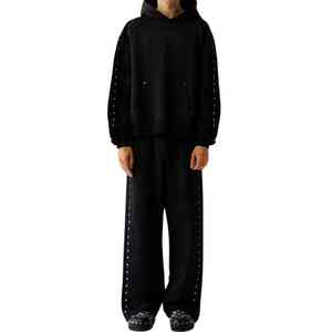 Survêtement personnalisé avec des strass étincelants, des accents de cristaux scintillants, un tissu extensible doux et une silhouette ajustée de qualité supérieure - Product Image 1