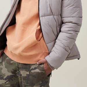 Chaqueta acolchada personalizada de alta calidad para hombre, abrigo de invierno acolchado a la moda con capucha blanca y diseño personalizado ligero de lona calentada - Product Image 6