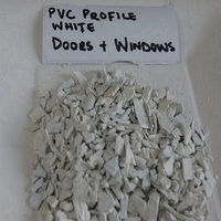 Déchets de profilés de fenêtre en uPVC Profilés en plastique PVC recyclé Déchets de PVC