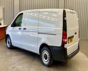 Rose Export 2020 Mercedes-Benz Vitooo 1.7 110 CDI Pure Panel Van 5dr FWD Voitures d'occasion à vendre pour le marché mondial - Product Image 3