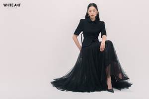 Nouvelle veste pour femmes avec boutons sur le devant Vêtements pour femmes Col Luna Veste évasée Tissu de haute qualité Blanc Grossiste du Vietnam - Product Image 4