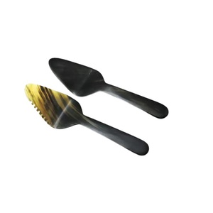 Cuchara para Servir Ensaladas de Cuerno de Búfalo Natural con Mango de Metal, Apta para Lavavajillas, Hecha a Mano, Utensilio de Cocina Ecológico - Product Image 2