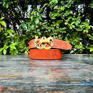 Cinturón Occidental de Cuero Vacuno Genuino Tallado a Mano de Primera Calidad, Hebilla de Aleación de Zinc con Diseño de Pirámide con Tachuelas, Tamaño Personalizado para Hombre y Mujer - Product Image 1