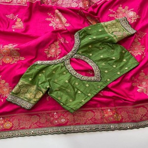 Sari de Seda Dola VASTRA COTTAGE con Tejido Meenakari Zari, Borla en el Pallu, Bordado con Cordones y Lentejuelas, con Blusa en Contraste - Product Image 5