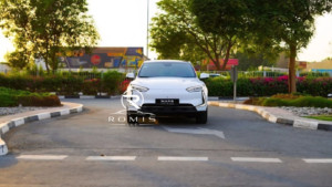 MARS SUV Elettrico Bianco 5 Posti Fari LED Tetto Panoramico Trasmissione Automatica Pneumatici R21 Interni in Pelle - Product Image 1