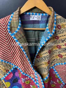 Veste courte matelassée vintage éco-responsable pour femmes, faite à la main en Inde avec poche, manteau d'automne et d'hiver - Product Image 3