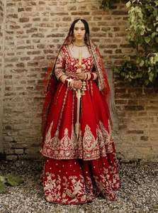 Robe de mariée traditionnelle indienne et pakistanaise, peplum, lehenga et dupatta, avec un design 2025 et des broderies élégantes pour les mariages - Product Image 2