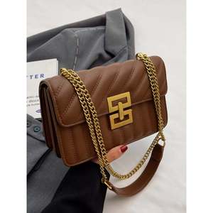 Borsa a Spalla Estiva in Pelle Trapuntata con Catena, Patta a Motivo Geometrico, Tracolla Singola, Decorazione a Diamante, Cerniera, Impermeabile in PU - Product Image 3