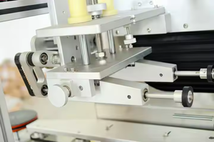 Высокоскоростная этикетировочная машина для термоусадочных этикеток для бутилированных и консервированных протеиновых напитков, 450 этикеток в минуту, полностью автоматическая - Product Image 4