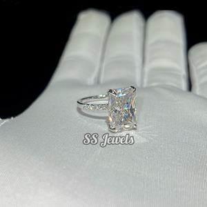 Anillo de Compromiso de Moissanita VVS de 6 Quilates, Oro Blanco de 10K, Corte Radiante, Engaste de Puntas, Chapado en Rodio, Regalo de Boda y Aniversario - Product Image 1