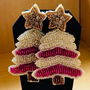 Lindo bordado hecho a mano marfil y Rosa árbol de Navidad semilla con cuentas gota colgante pendiente con diseño elegante Premium para niña - Product Image 1