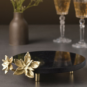 Exquisito Soporte Redondo para Servir Pasteles, Soporte para Pasteles de Primera Calidad en Dorado y Negro para Bodas y Fiestas al Mejor Precio - Product Image 1