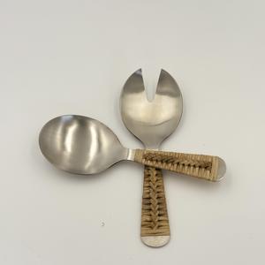 Ensemble de cuillère et de fourchette à salade en acier inoxydable poli argenté, design artisanal en rotin, pour mariage - Product Image 4