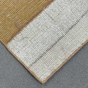 Tapis de 1,5 x 3,5 pieds, tapis turc vintage, tapis persan en laine marron et blanc - Product Image 4