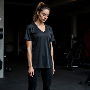 Camiseta de entrenamiento con hombros caídos para mujer, Camiseta holgada de manga corta con cuello en V para mujer - Product Image 2