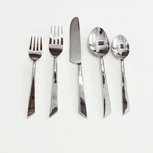 Nuevo juego de cubiertos chapados en plata de acero inoxidable con mango plano pulido con espejo Juego de tenedor de cuchillo de cuchara increíble - Product Image 1