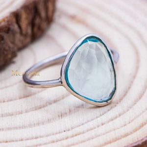 Topaze bleue faite à la main pierre précieuse Simple bague délicate bague en forme de trillion 925 bijoux en argent Sterling pierre de naissance - Product Image 2