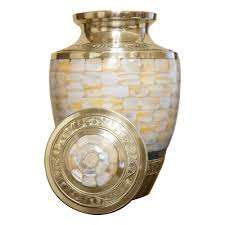 Motif gravé Fournitures funéraires Urnes de crémation en laiton fabriquées par Super Enterprises Article historique Urnes de crémation en métal laiton - Product Image 6