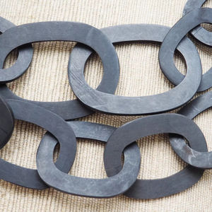 Collar de Lujo Hecho a Mano con Cuerno de Búfalo, Joyería Natural y Sostenible para Mujer, Alta Calidad - Product Image 1