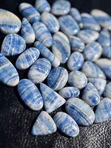 Blue Scheelite Gemstone Lot Cabochon en gros 100 pour cent naturel de qualité supérieure pour les bijoux faits à la main et l'artisanat - Product Image 4