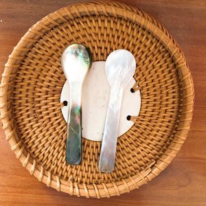 Cuillère à caviar à lèvres noires nacrées Coquillage Cuillère à thé artisanale Cuillère à café fabriquée au Vietnam - Product Image 1