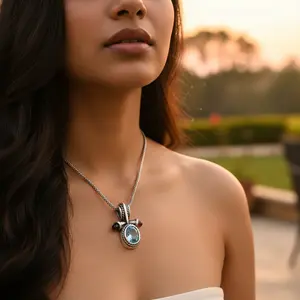 Pendentif en or rose fait main avec topaze bleue pour femmes, plaqué rhodium - Product Image 3