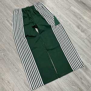Pantalon de survêtement en tricot droit à rayures incurvées pour hommes Pantalon de survêtement de piste de couleur verte personnalisé Pantalon de survêtement à rayures à jambes larges pour hommes - Product Image 3
