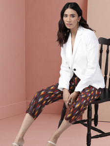 Pantalon en coton imprimé ikat multicolores pour femmes, doux et respirant, conçu pour une coupe régulière, idéal pour les occasions décontractées, le bureau, les voyages et le quotidien. - Product Image 2