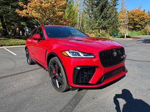 SUV de luxe de taille moyenne haute performance d'occasion 2023, modèle sport suralimenté avec intérieur haut de gamme et capacité AWD - Product Image 2