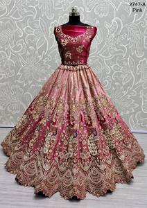 Diseñador Lehenga Choli con pavo real y patrón de flores bordado - Product Image 5