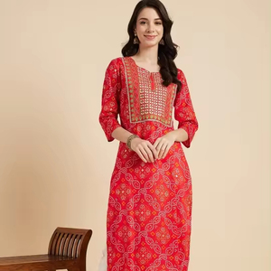 Nouvelle collection : Kurta élégante à manches longues en coton 100% avec imprimé Bandhani et broderies, style Salwar, idéale pour les fêtes, tenue indienne. - Product Image 1