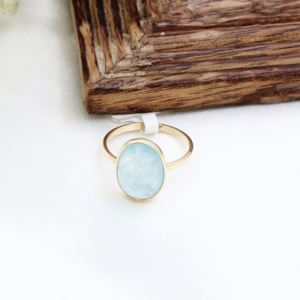 Bague de forme ovale de créateur de pierres précieuses d'aigue-marine naturelle fabriquée à la main en or jaune 18 carats grossiste de bijoux fins - Product Image 1