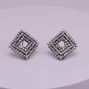 Modernos aretes geométricos religiosos 189865 con diversas formas y patrones, con circonita, perla de concha y engaste de diamante para fiestas - Product Image 1