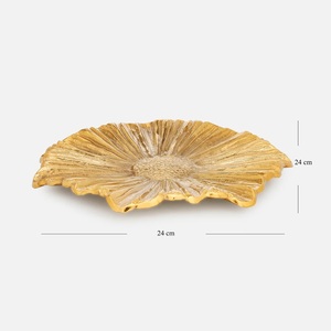 Assiette à fleurs décorative élégante en aluminium avec finition or antique, parfaite pour la table centrale et la décoration intérieure festive - Product Image 4
