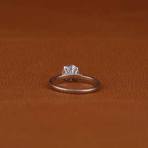 Bague de fiançailles en plaqué or massif 18KT, taille ronde, bague d'anniversaire certifiée IGI de luxe, style classique, cultivée en laboratoire. - Product Image 3