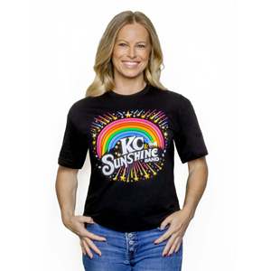 Camiseta con Logotipo Rainbow Burst en Negro, 100% Algodón Jersey, Estilo Fitness Oversize, con Patrón, 200 Gramos de Peso de Tela - Product Image 1