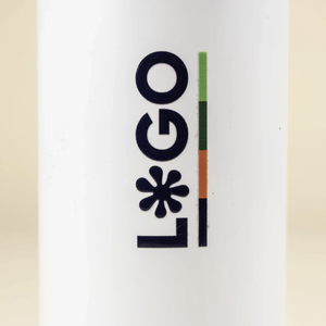 Botella de Agua Térmica de Acero Inoxidable de Estilo Nórdico Blanco de 550 ml, Sostenible y Ecológica - Product Image 3