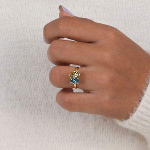 Anillo de solitario Toi Et Moi de corte de pera ovalado chapado en oro y platino Anillo de aniversario de boda clásico de moda para ella - Product Image 2