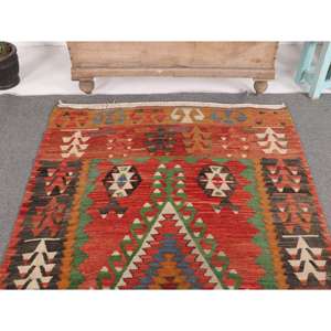 Tapis vintage de 4x6,9 pieds, tapis turc, tapis en laine rouge et vert avec motifs de plantes et d'arbres - Product Image 3