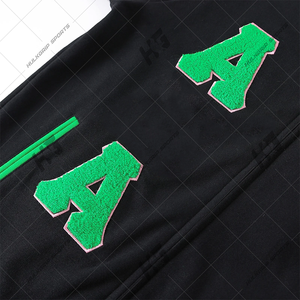   Veste en molleton noire de style universitaire, vêtements de sport grecs, vêtements de sororité et de fraternité, vente en gros de vestes en chenille pour l'université - Product Image 5