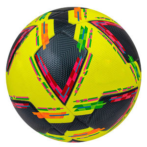 Ballons de football durables personnalisables en gros pour le football avec une haute rétention d'air, logo et taille personnalisés en PVC - Product Image 4